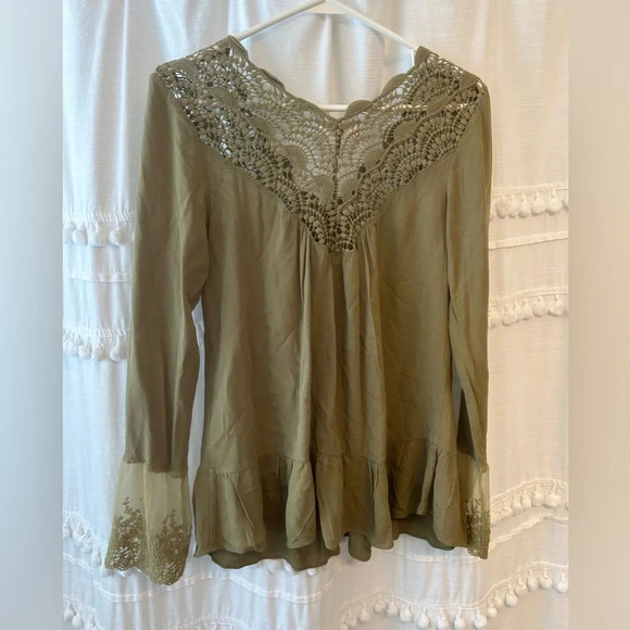 Altar'd State long sleeve green blouse with lace detail size XS - Picture 5 of 6